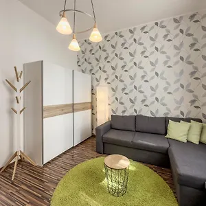 https://lauras-apartment.karlovyvary-hotels.com